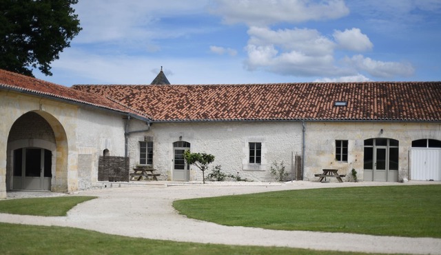 Les Etables - Sleeps 6 (3 Bedroom) - Stylish Cottage With Heated Pool