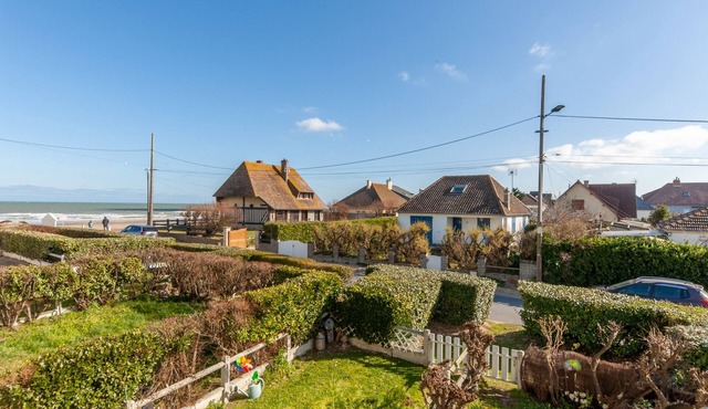 Les Etrilles - Two Bedroom Apartment, Sleeps 4