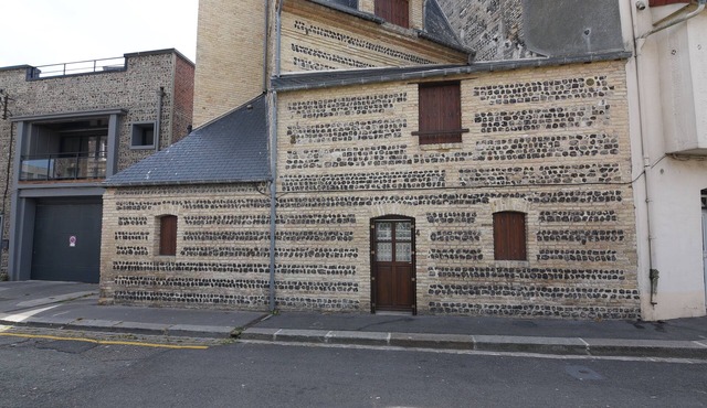 Les Falaises de L'Estran Town house