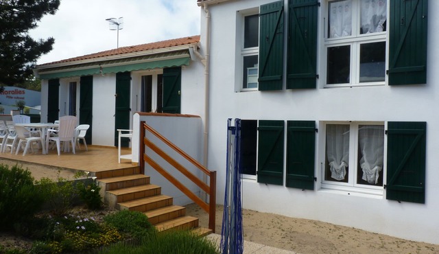 Les Floralies: Beautiful family home sleeps 9, 400 m from the beach