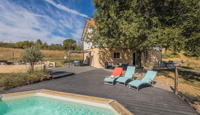 Les Oies de Julia, renovated home in the Dordogne with private pool and terraces