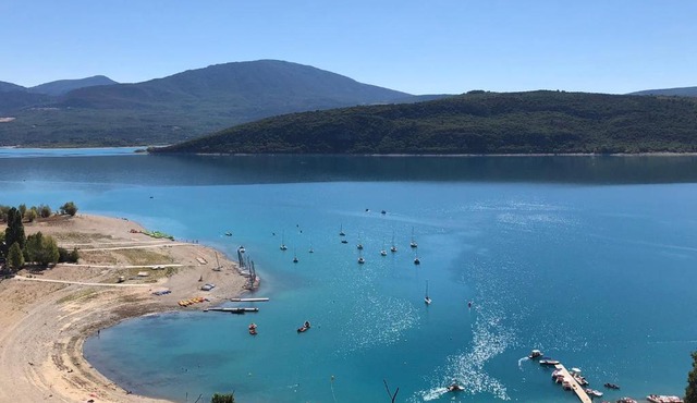 Les Gites du Verdon, côté lac (studio et T2)