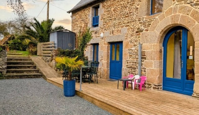 les Gites de Clomaline pour 12Personnes avec Piscine près du Mont St Michel