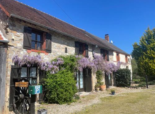 Les Gites de Montinazeau - 3 adjoining gites set in quiet and beautiful countryside with free Wi-Fi