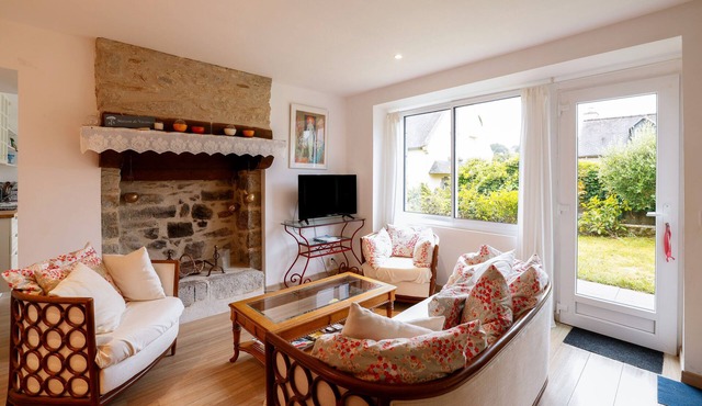 Les Gites du chaos d'Huelgoat - Quiet Breton House in City Center