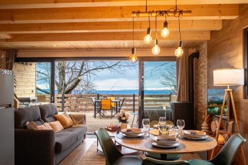Les Gites du O' Forêt-Gîte O'rizon avec bain nordique et magnifique vue sur la plaine du forez