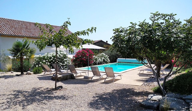 Les GiVans, 60m² gites, heated swimming pool, panoramic view