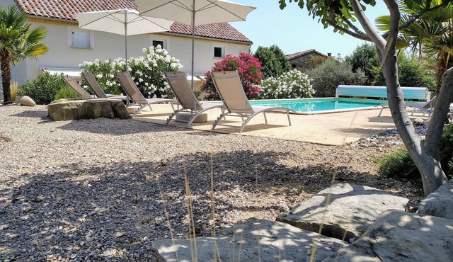 Les GiVans, 60m² gites, heated swimming pool, panoramic view