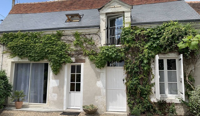 Les Glycines, charming 3-star gîte in the Loire Valley with heated swimming pool.