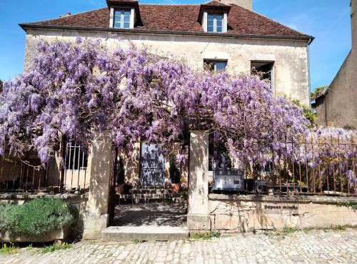 Les Glycines Vézelay