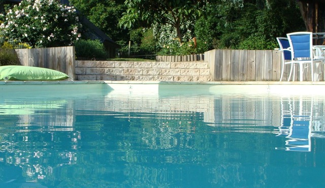 Les Golfeurs, character gîte, with swimming pool, twenty minutes from the seaside
