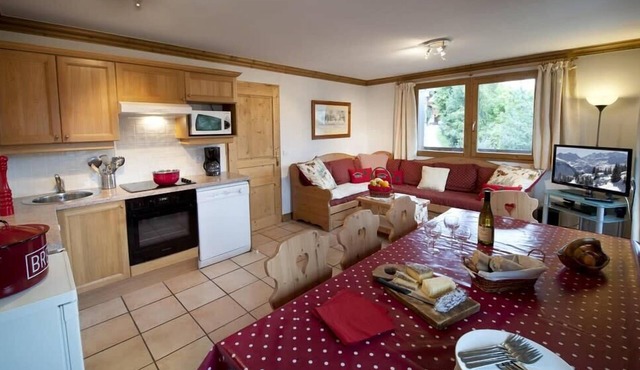 LES GRANGES 22, 6-9 PEOPLE