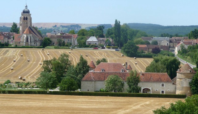 Les Granges du Château : Charming gîte with swimming pool in Burgundy