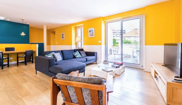 LES HALLES KEYWEEK Duplex with Terrace and Parking in Biarritz Center