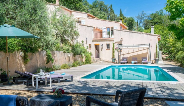 Les Hautes Roches - Three Bedroom Villa, Sleeps 6