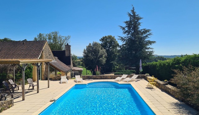 Les Hautes Vignes - A beautiful stone property, with private heated pool