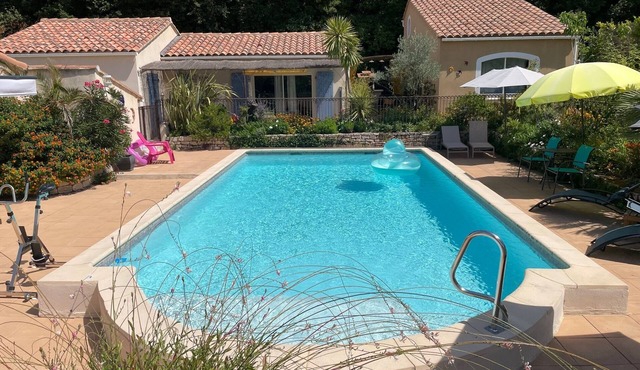 Les Hauts D'eyragues : Gîte Aigue Marine