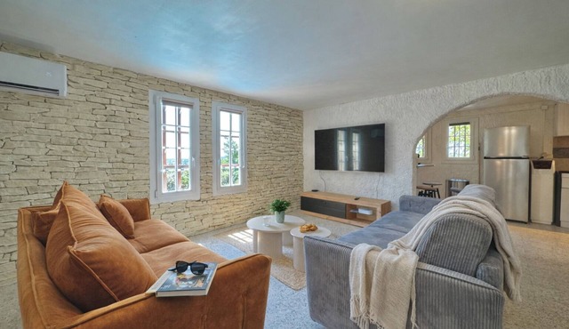 Les Hauts de Bezouce, Spacious and Game Room