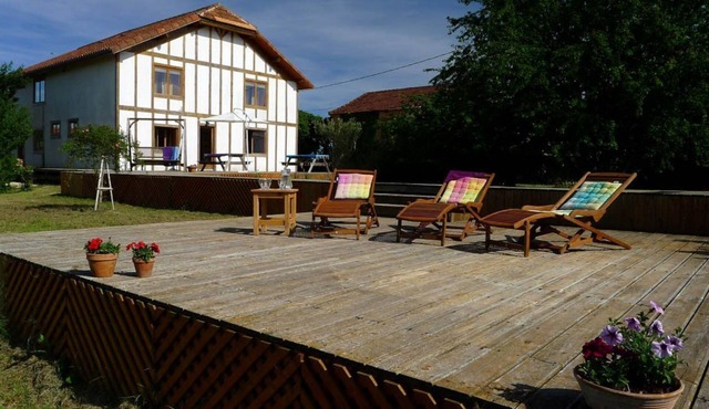 Les hauts de Saint Christaud: large gite overlooking the Pyrenees
