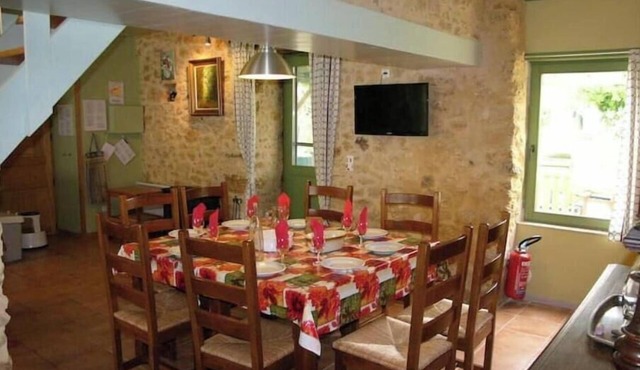 Les Hauts de St Jean : Gîte de 15 Pers Dans Ferme Périgordine - Grande Piscine