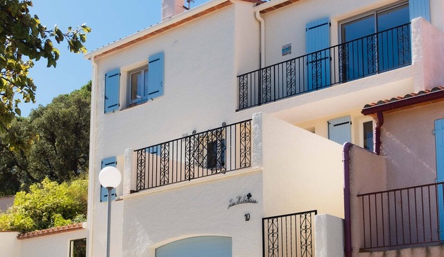 Les Hibiscus - Large family house with sea view and private parking