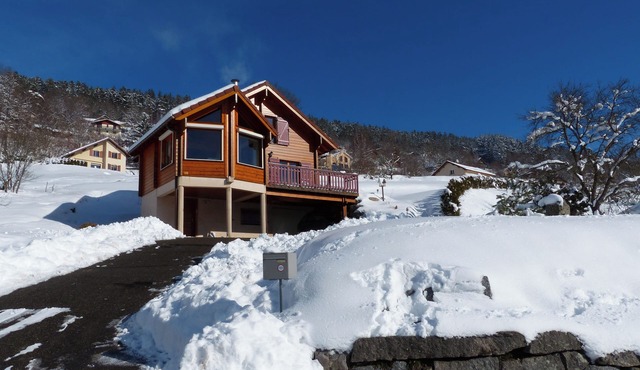 Les Hortensias Bleus. Quiet chalet, WIFI & panoramic view. Near La Bresse