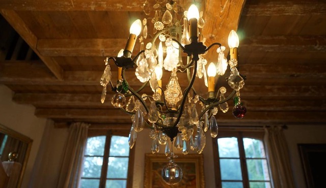 Les Hotes Des Guillemets