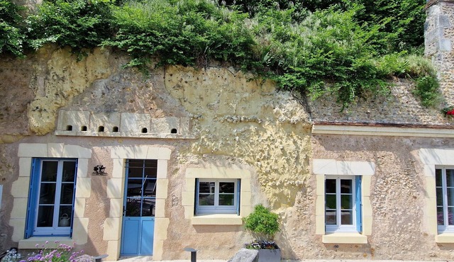 Les Iris – Unique Troglodyte Holiday Home with Garden in Trôo