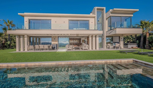 LES ISSAMBRES - MAGNIFICIENT VILLA WITH AN AMAZING SEA VIEW