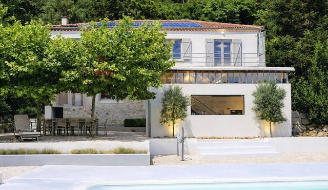 Les Issoux en Ardeche, large family holiday home for 12 people with private swimming pool