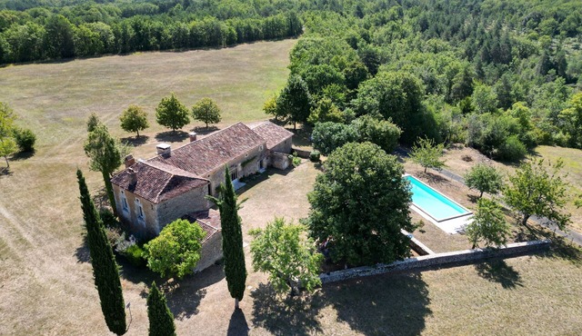 Les Jaunies, magnificent farmhouse completely renovated for 20 beds.