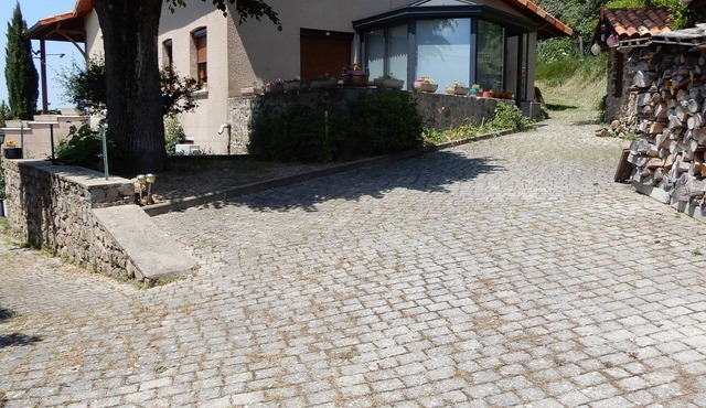 LES JARDINS DE CARIBOLE between Auvergne and Lyonnais and the Loire gorges