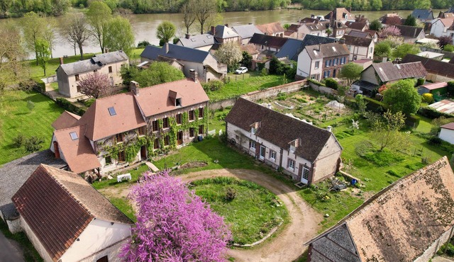 Les Jardins de Félicie. FarmHouse near Lac and Seine.