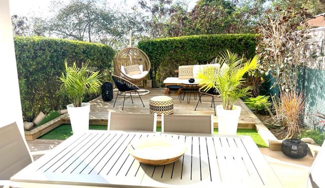 Les Jardins de Friar's Bay