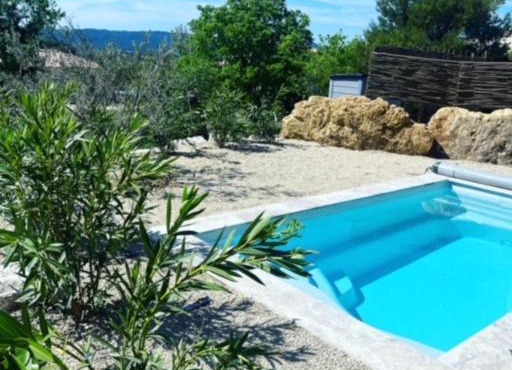 Les jardins de la Gravière à 5 mn de Lourmarin avec piscine privée