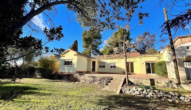 Les Jardins du Carignan - Jolie Maison sur un Terrain de 1300m2 en Centre Ville