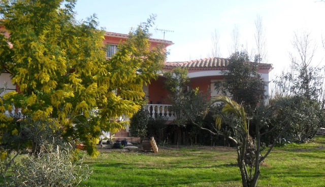 LES LAURIERS ROSES Beautiful, quiet setting in a Camargue hamlet