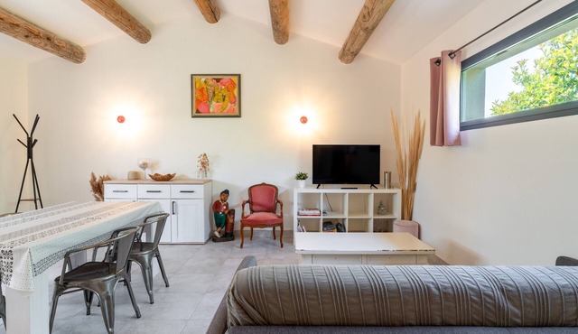 Les lavandes – Haven of peace with heated swimming pool at the gateway to the Luberon