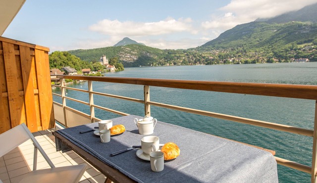 LES LIBELLULES - Appartement surplombant le lac.