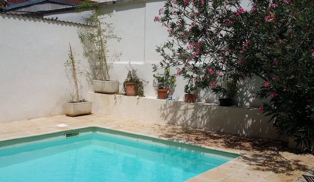 Les lilas Guest Rooms – Shared Pool and Wi-Fi in Lyon