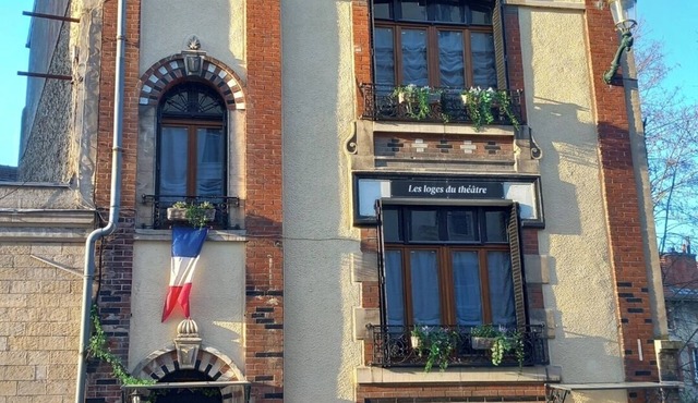LES LOGES DU THEATRE Complimentary Champagne tasting JACUZZI SAUNA GAME BIKES