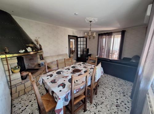 Les mûriers - Etage complet d'une grande maison avec jardin