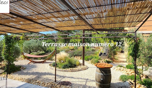 Les Maisons et le Spa de "à 2 pas des Vignes" à Châteauneuf du Pape