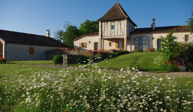 Les marguerites and its natural swimming pool