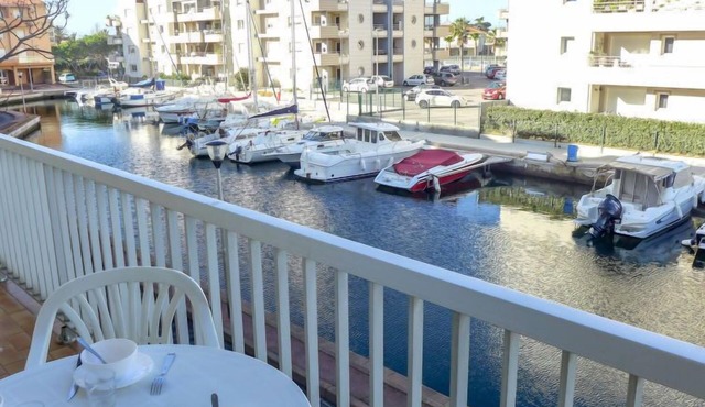 Les Marines de Port Canet by Interhome