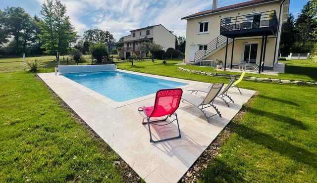 Les Mazades 10 minutes from Périgueux. Furnished tourist accommodation classified 3*.