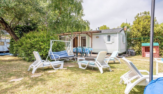 Les Mimosas – Private Estate on Île d'Oléron with Terrace, Bikes & Beach Access