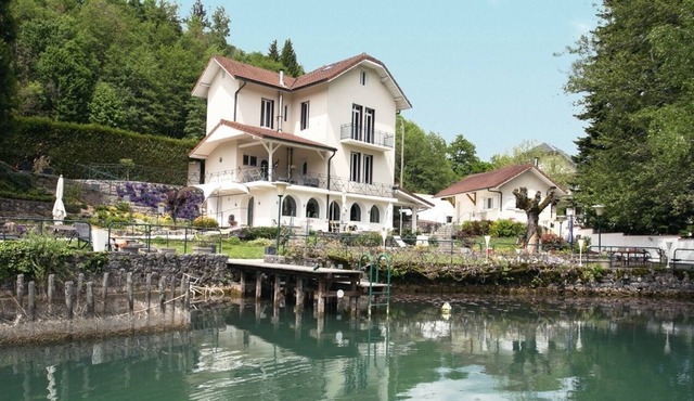 Les Nénuphars, Superbe Villa au Bord du Canal du Thiers, Lac D'aiguebelette