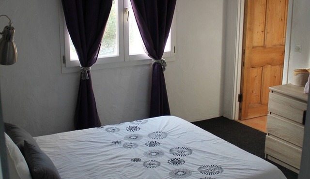 “Les Nougats” Room with Private Terrace, Shared Garden & Wi-Fi