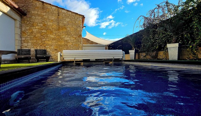 Les Oliviers du Pouget -Superb villa with heated pool & air conditioning